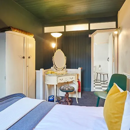Host & - Dotty's Coastal Retreat